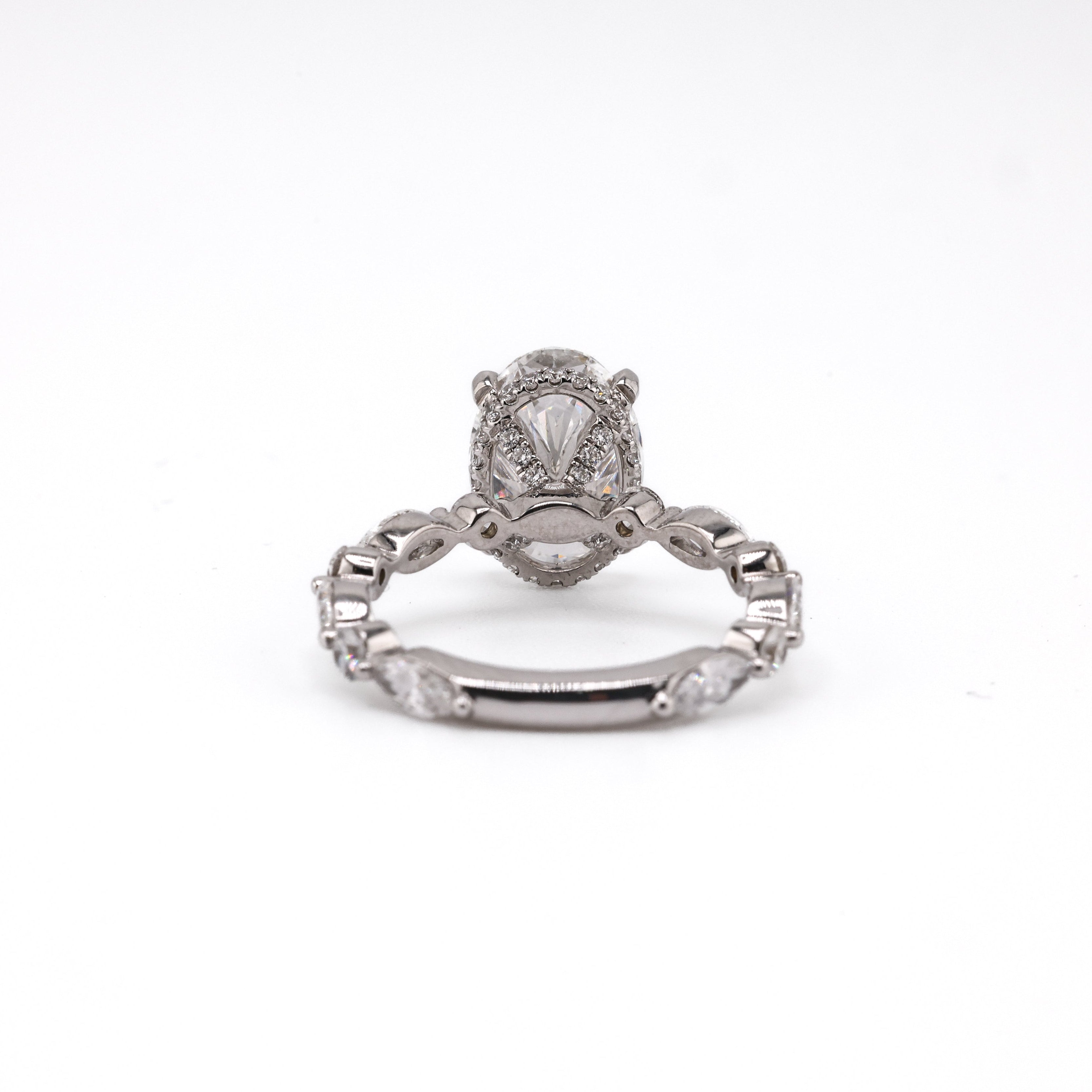 The Oval Brilliant Gianna