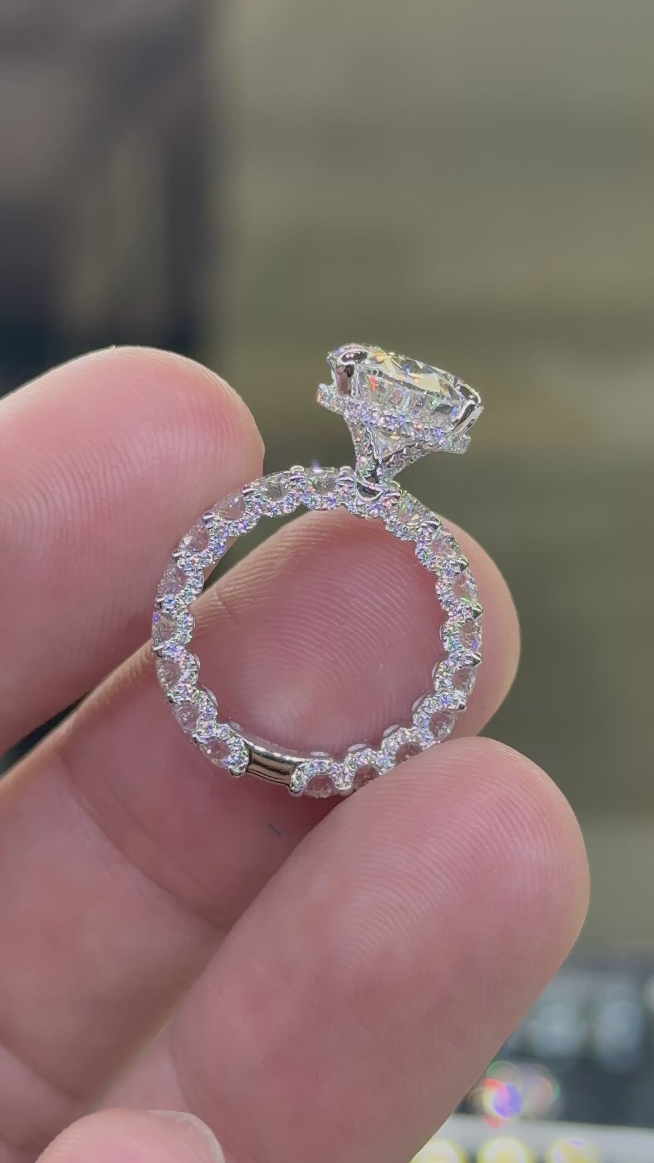 Oval center 4MM Oval Luna Design