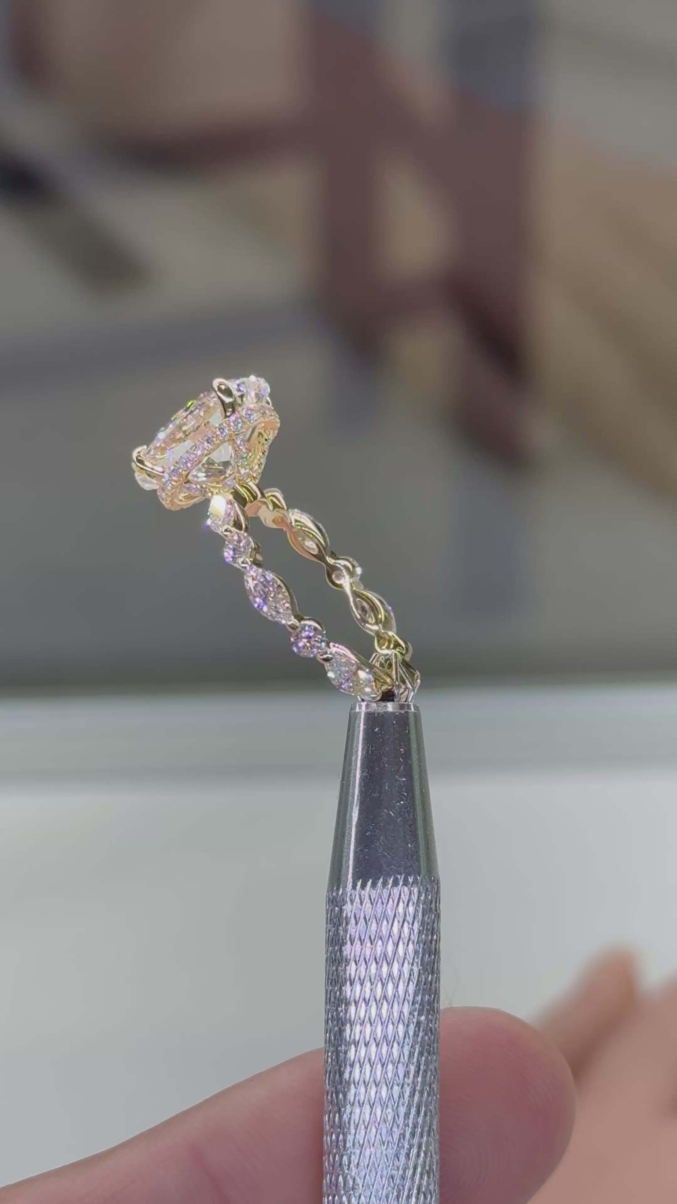 The Oval Brilliant Gianna