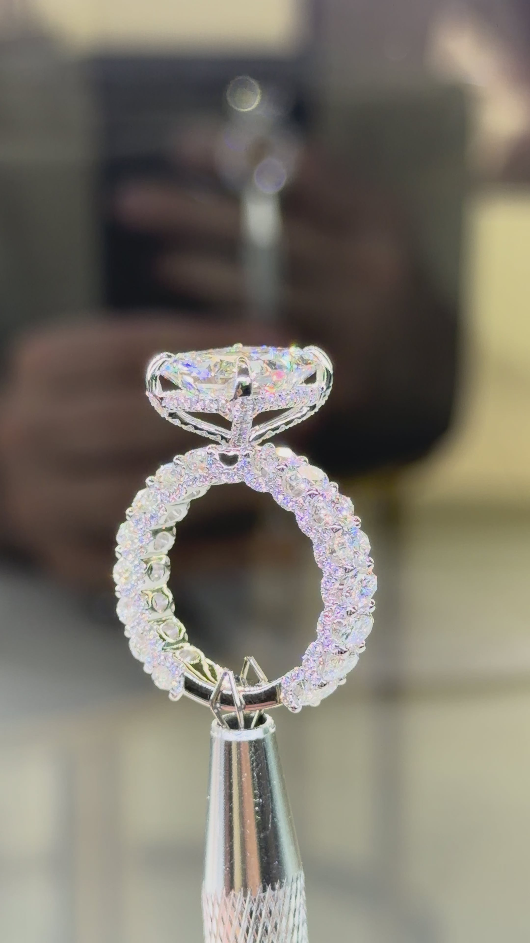 Radiant center 5MM Oval Luna Design