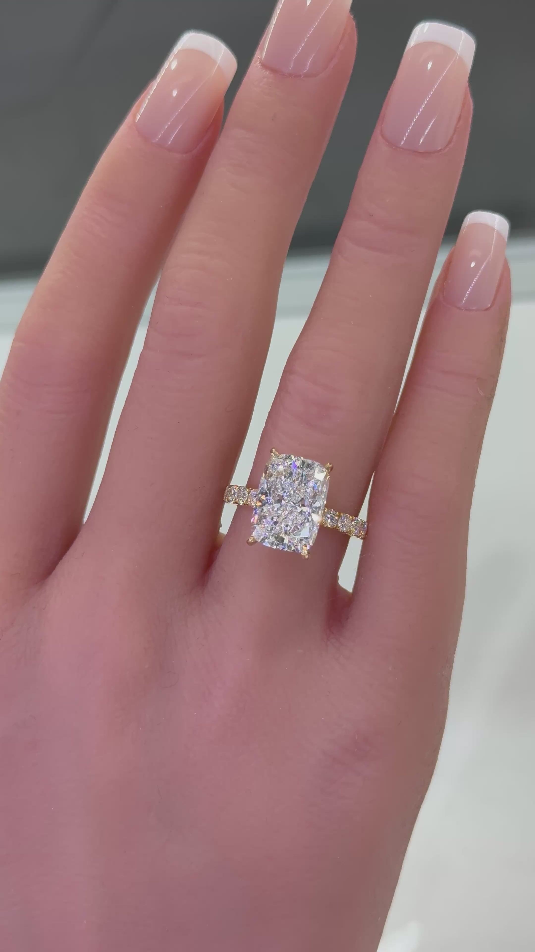 Cushion Cut Signature Setting 2.50MM