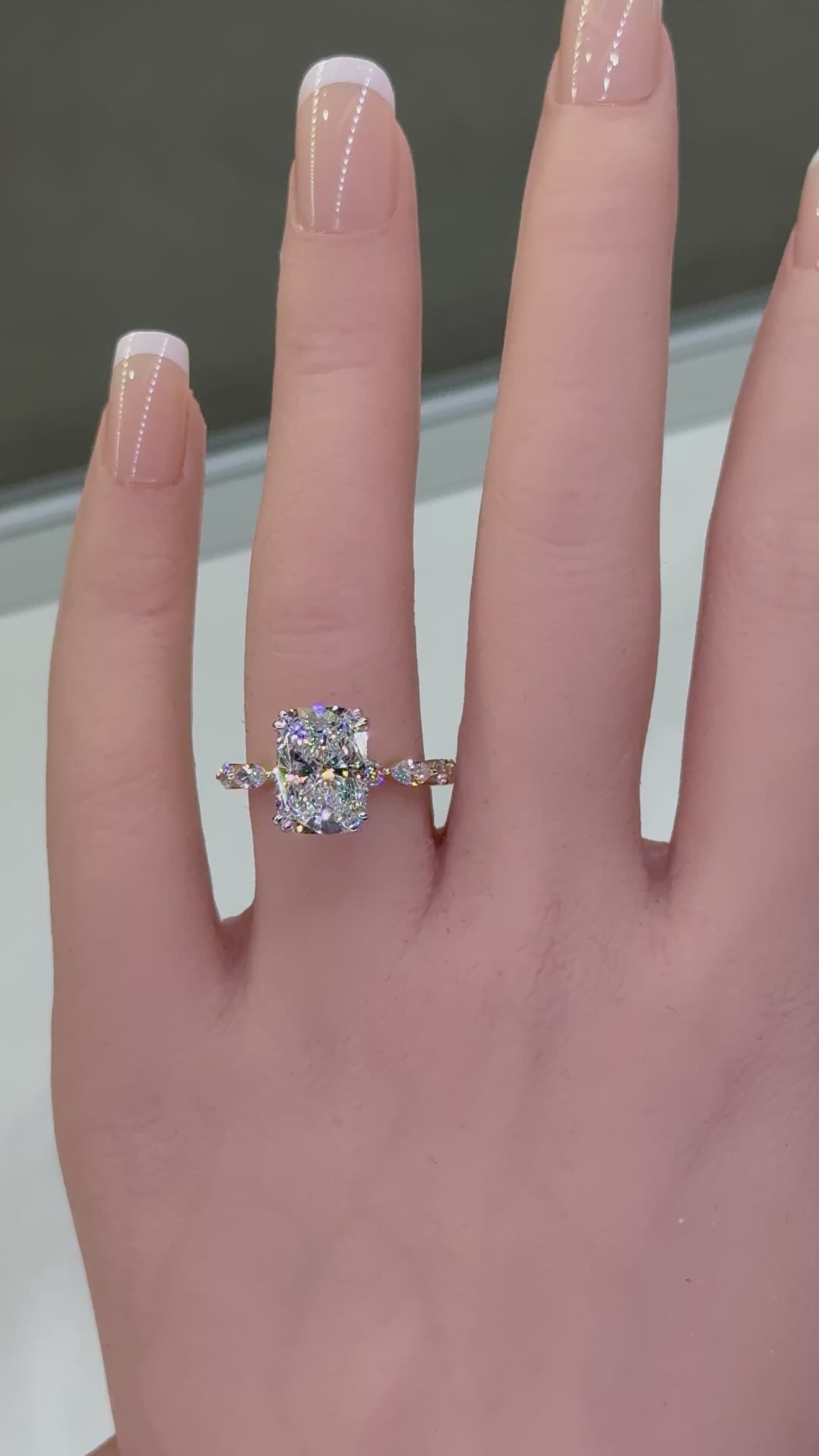 The Giana cushion Brilliant