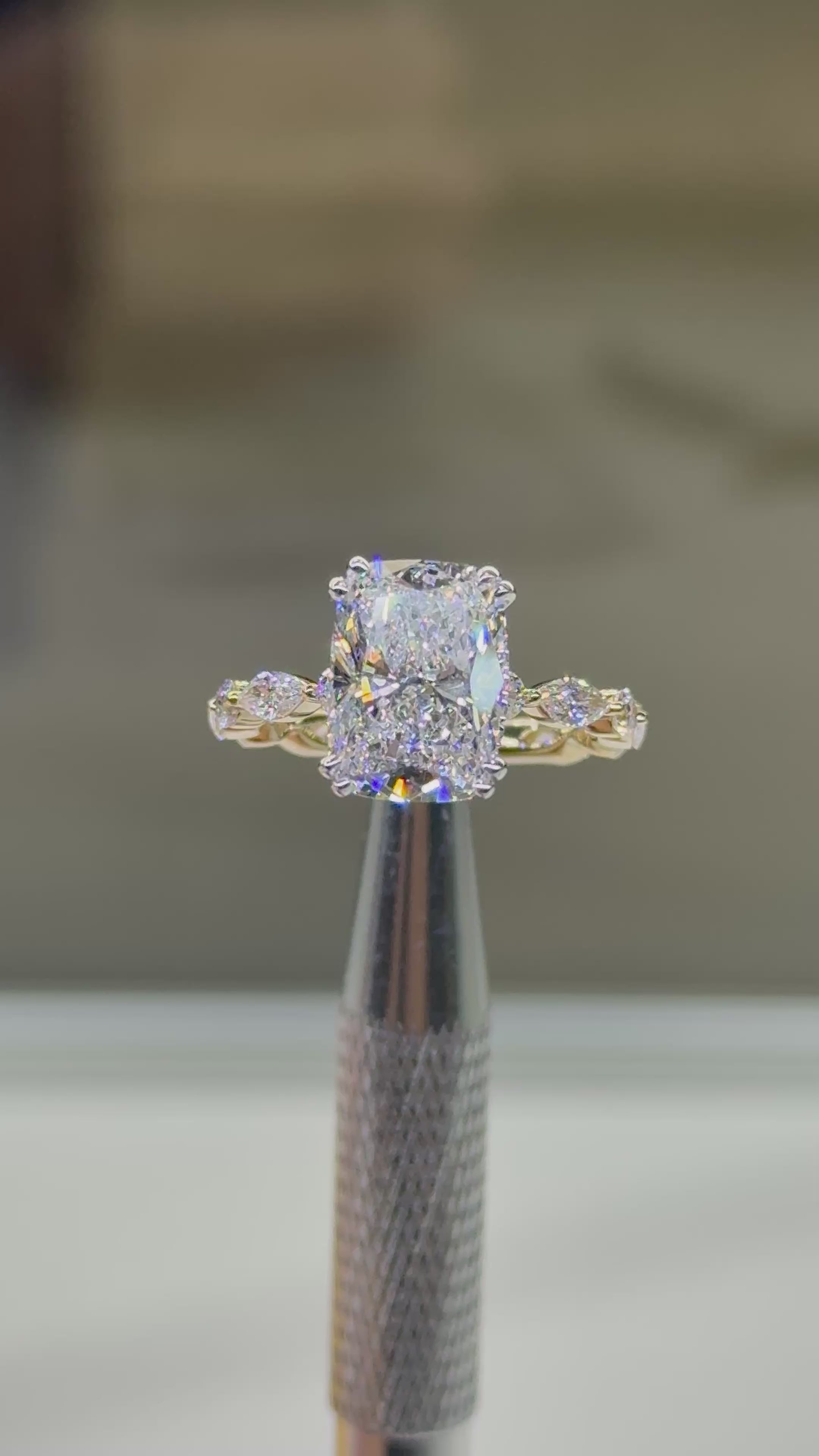 The Giana cushion Brilliant