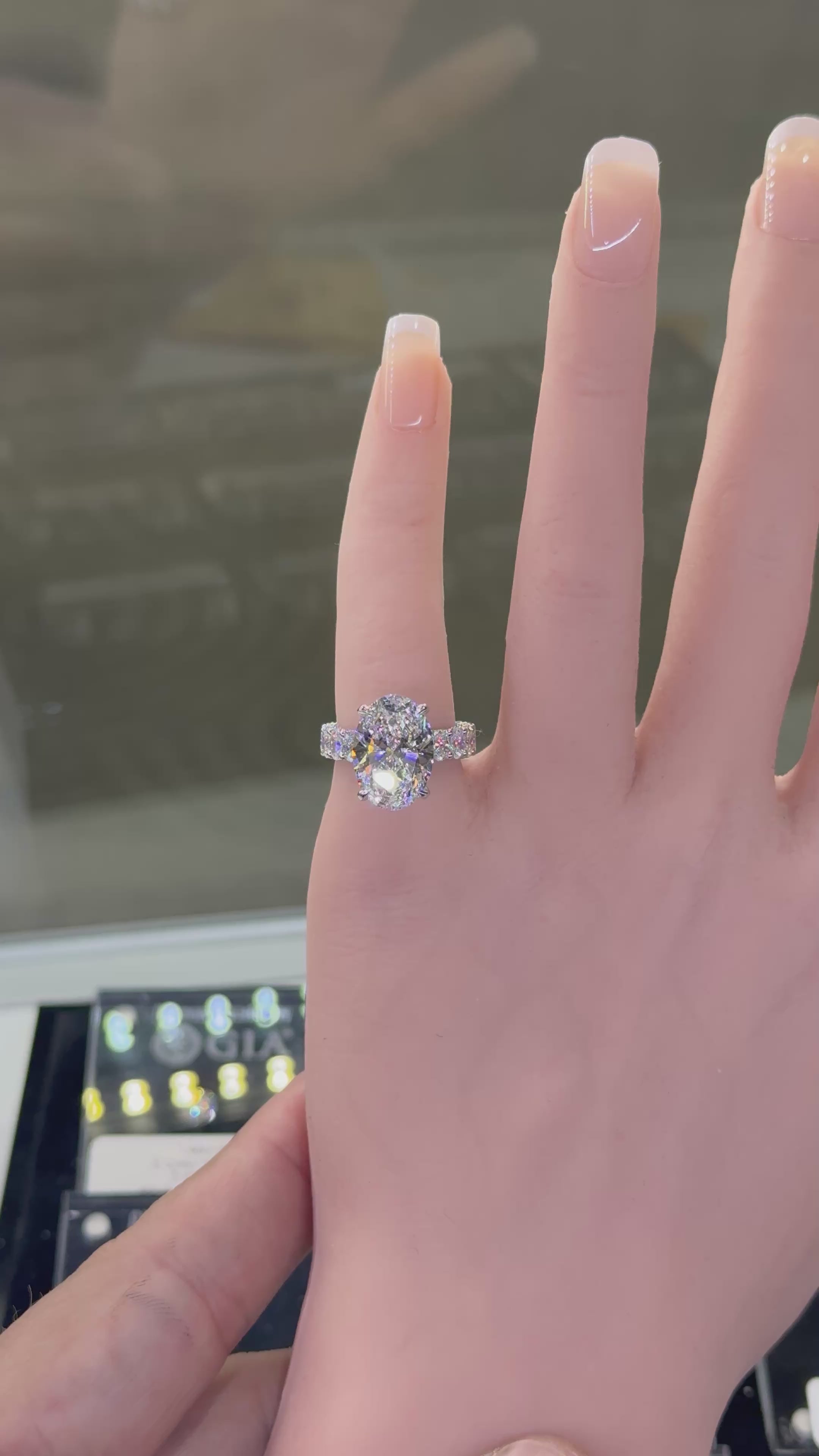 Oval center 4MM Oval Luna Design