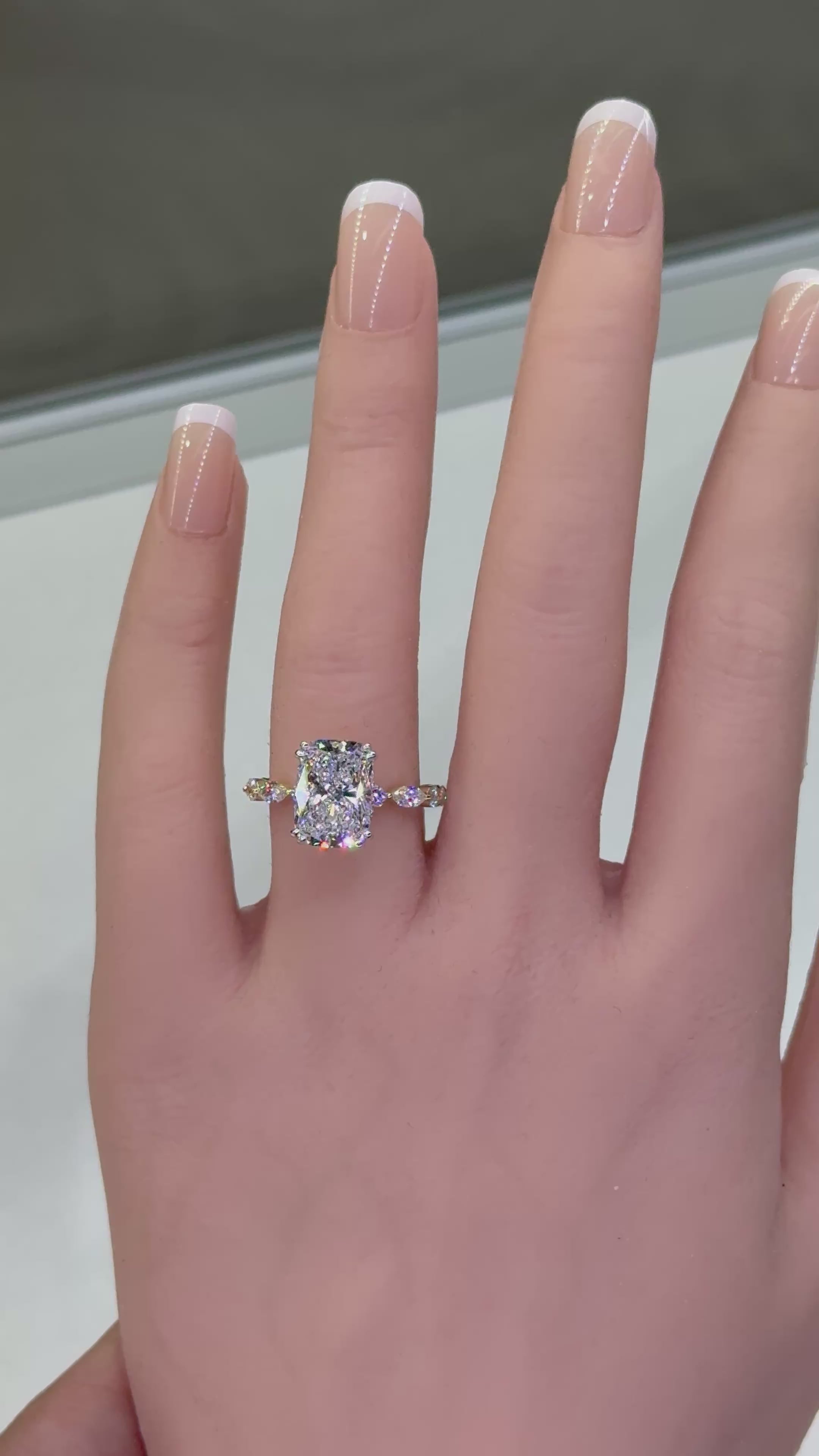 The Giana cushion Brilliant