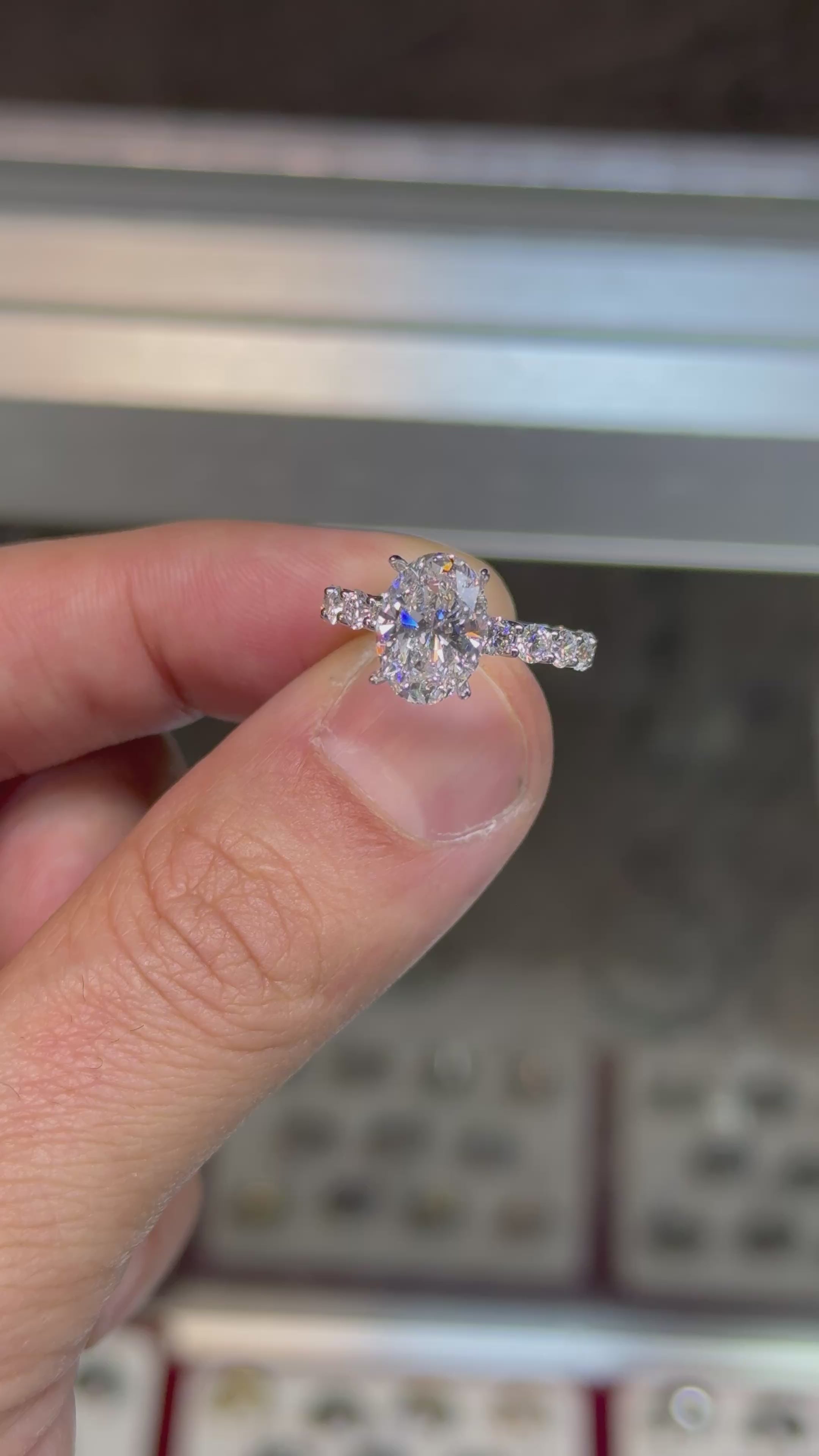 Necola Design oval cut